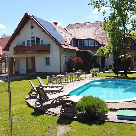 Kuenszler Apartmanhaz Zamárdi Екстериор снимка