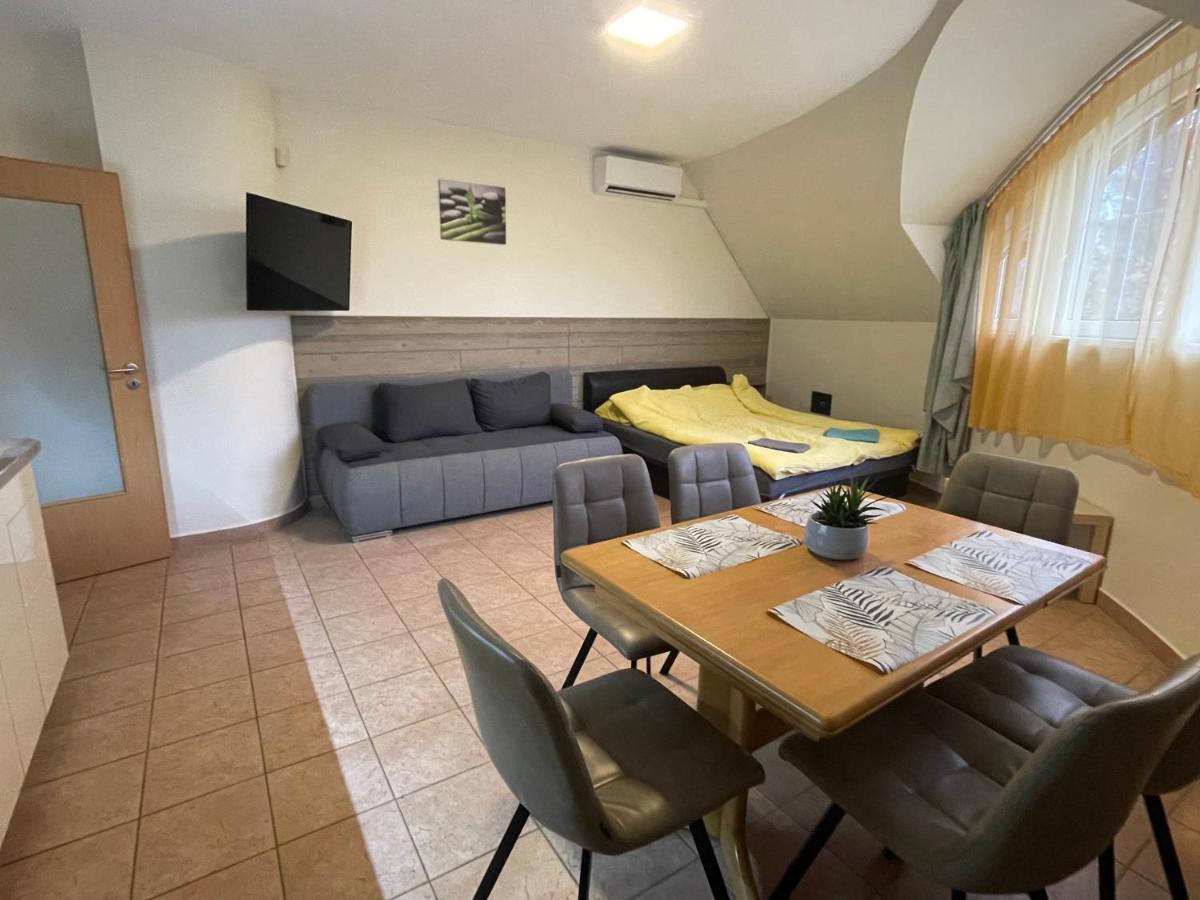 Kuenszler Apartmanhaz Zamárdi Екстериор снимка