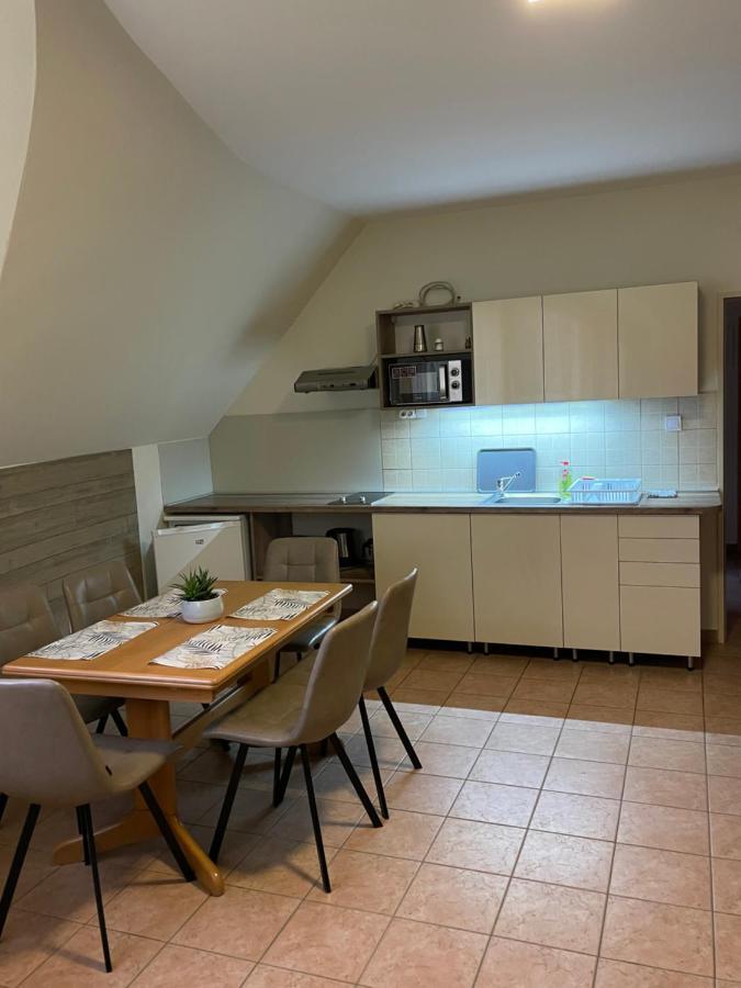 Kuenszler Apartmanhaz Zamárdi Екстериор снимка