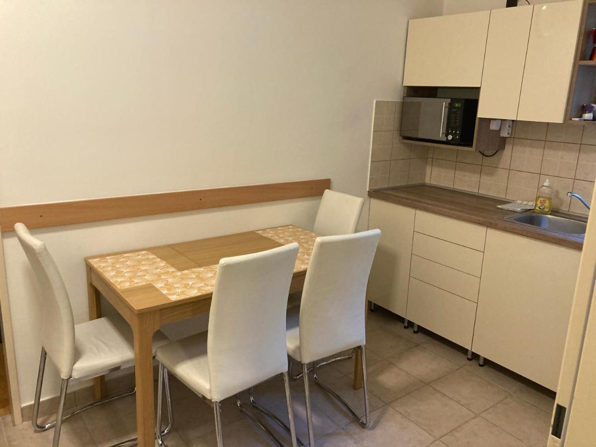 Kuenszler Apartmanhaz Zamárdi Екстериор снимка